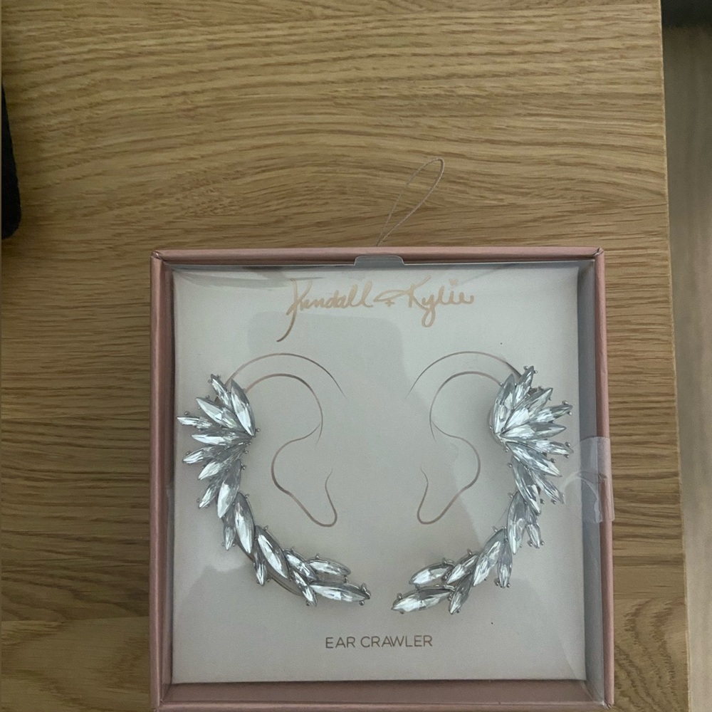 New Kendall & Kylie ear crawrl 🤍